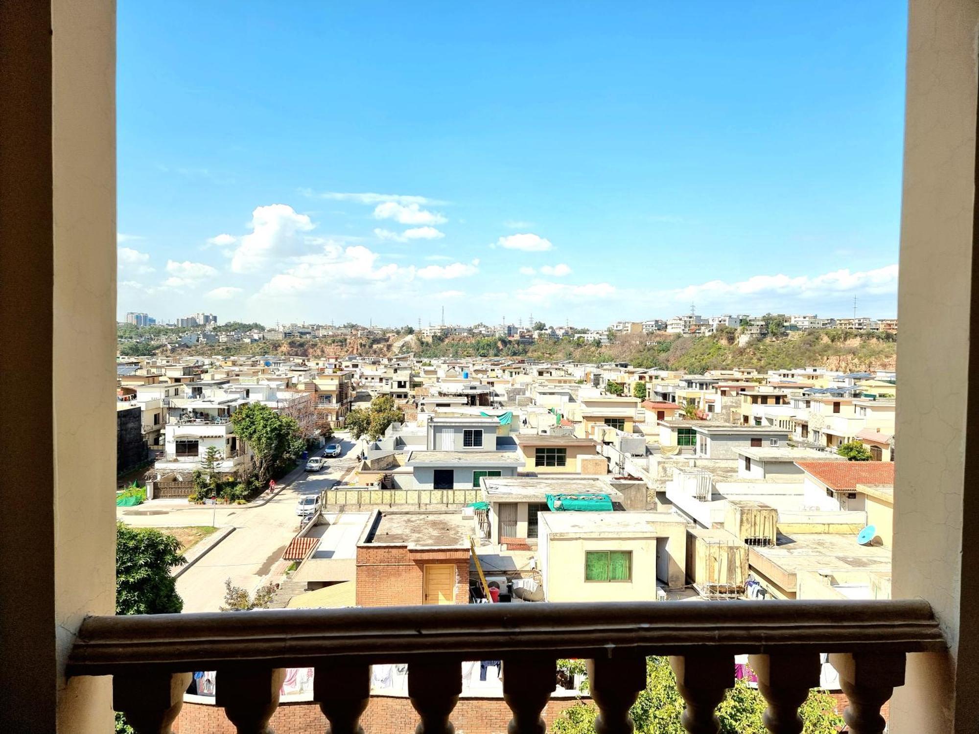 Executive 3 Bedrooms Apartment In Bahria Town Равалпинди Экстерьер фото
