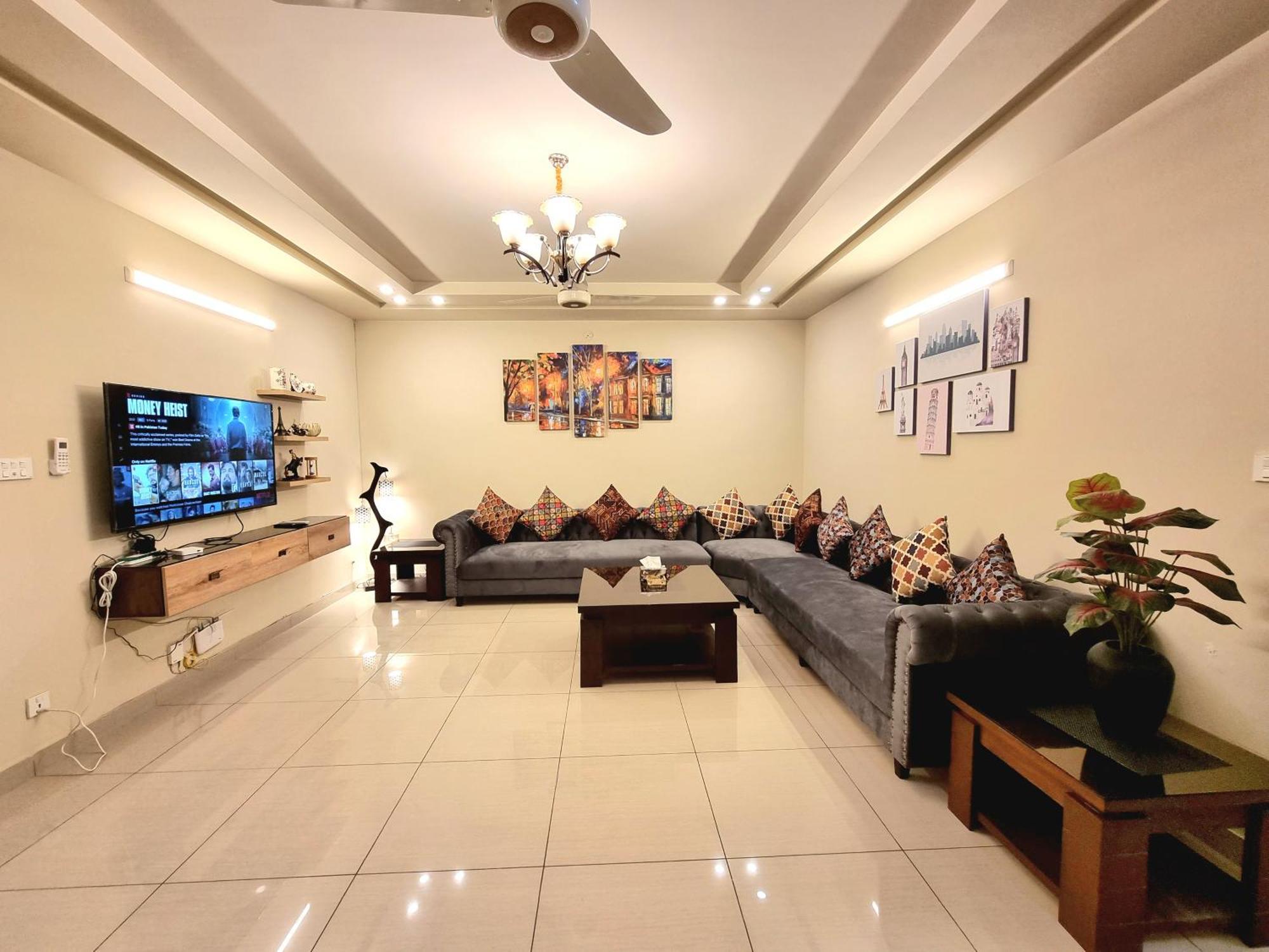 Executive 3 Bedrooms Apartment In Bahria Town Равалпинди Экстерьер фото